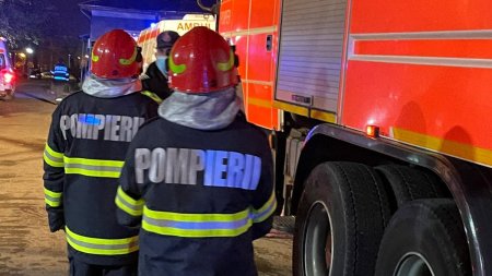 Explozie urmata de incendiu, intr-un bloc din Onesti: Un barbat s-a ales cu arsuri pe tot corpul