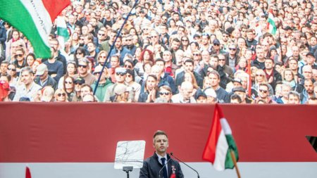 Un nou opozant al lui Viktor Orban a adunat zeci de mii de persoane la Buda<span style='background:#EDF514'>PESTA</span>. Ce promite acesta | VIDEO