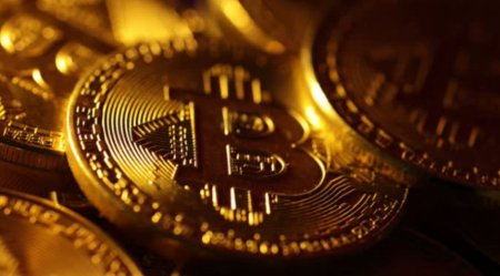 Bitcoin si-a demonstrat din nou volatilitatea, coborand vineri la 67.000 de dolari