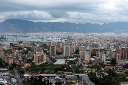 Pradarea orasului Palermo. Cum si-au dat mana Mafia si politicienii corupti pentru a transforma un paradis sicilian intr-o jungla de beton