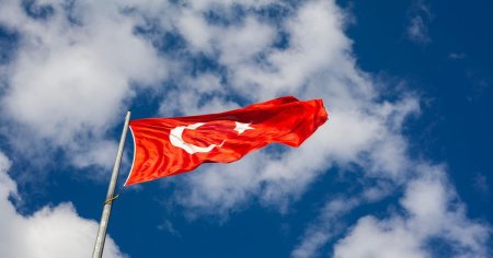 Turcia implementeaza noi reguli pentru a proteja <span style='background:#EDF514'>LIRA</span> si a reduce cererea de credite