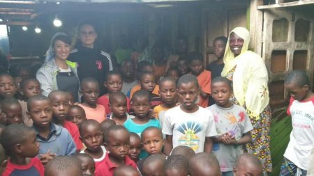 Politista din Vaslui, in misiune de mentinere a pacii in Congo. Din banii de diurna le cumpara copiilor mancare