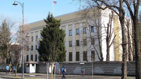 Alerta <span style='background:#EDF514'>COLET</span> suspect, la Ambasada Rusiei din Romania! Pirotehnistii din Bucuresti intervin la fata locului