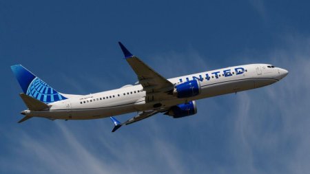 Un avion Boeing al <span style='background:#EDF514'>UNITED AIRLINES</span>, cu un panou lipsa, a aterizat in siguranta in Oregon