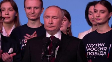 Putin l-a depasit pe <span style='background:#EDF514'>STALIN</span> si devine cel mai longeviv lider rus din ultimii 200 de ani. Sfidator: Este rau, nedemocratic