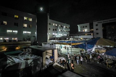 Israelul a lansat un asalt nocturn asupra spitalului al-Shifa din Gaza. Soldatii sunt aici, in interiorul complexului, exista morti si raniti