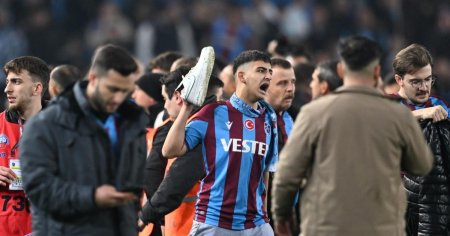 Turcia transforma terenul de fotbal in camp de razboi: Fanii lui Trabzonspor au facut prapad VIDEO