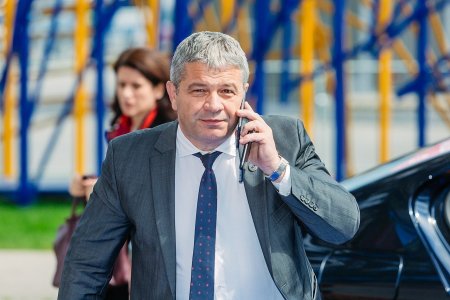 Avionul Oradea-Bucuresti: Deputat PNL, salvat de un fost ministru al sanatatii!