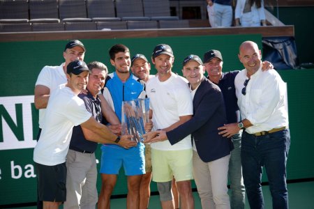 Carlos Alcaraz, dupa triumful de la Indian Wells si dificultatile depasite: Familia, echipa, oamenii apropiati ma intrebau ce se intampla cu mine, ca nu mai <span style='background:#EDF514'>ZAMBESC</span> atat de mult ca inainte