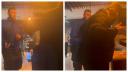 Scene socante intr-un restaurant din Focsani! Un agent de paza il loveste cu bestialitate pe un barbat imbracat in <span style='background:#EDF514'>CALUGAR</span>. Nimeni nu a intervenit