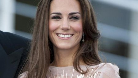 Kate Middleton revine in public, aratand 