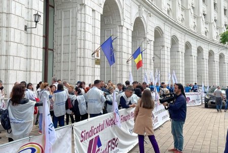 Protest al angajatilor Loteriei Romane la Ministerul Finantelor. Ce acuza <span style='background:#EDF514'>SINDICALISTI</span>i
