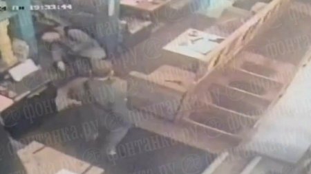 Un rus proaspat intors de pe frontul din Ucraina a ucis un barbat intr-un restaurant dupa care si-a continuat cina
