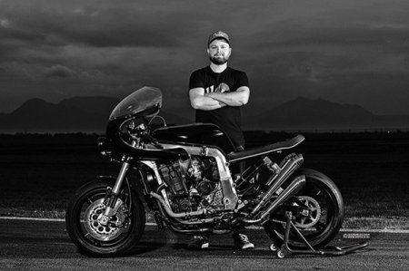 Thomas Josef, fondatorul Transylvanian Racer, a dat IT-ul pe antreprenoriat si restaureaza in <span style='background:#EDF514'>ATELIER</span>ul din Codlea masini clasice si motociclete cu istorie. Condusul unei astfel de piese e ca o sedinta de terapie