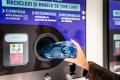 Cum iti poti recupera garantia de 50 de bani daca vii cu ambalajele la reciclat in reteaua Carrefour