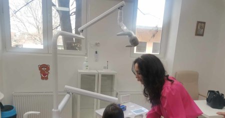 Primul cabinet stomatologic scolar deschis dupa 30 de ani, in Timis. Medic: Copiii romani stau rau cu igiena orala
