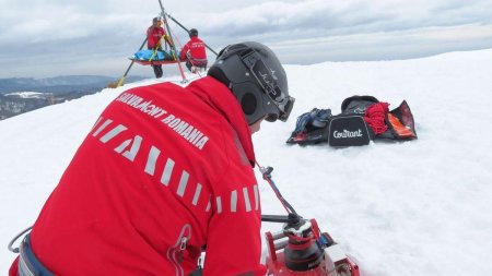 O fata de 16 ani s-a accidentat la un campionat de schi, la Borsa. Au intervenit salvamontistii