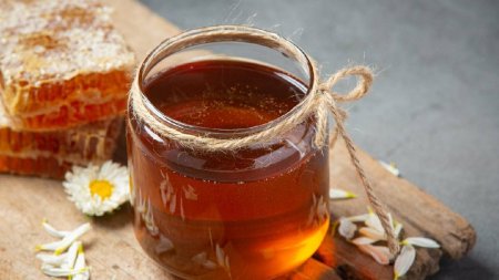 Este mierea un produs de post sau nu? Raspunsul oferit de preoti pentru credinciosi