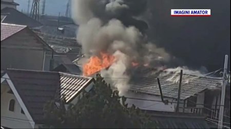 Incendiu violent la o locuinta situata pe o strada din Buzau. Pompierii incearca sa afle de la ce a pornit focul