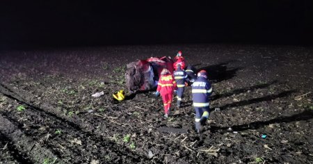 <span style='background:#EDF514'>ACCIDENT C</span>u cinci victime in judetul Galati, dupa ce o masina s-a rasturnat si a ajuns in camp