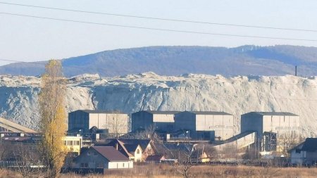 Depozitul de d<span style='background:#EDF514'>ESEURI</span> radioactive de langa Bacau asteapta aprobarea Guvernului pentru a fi inchis