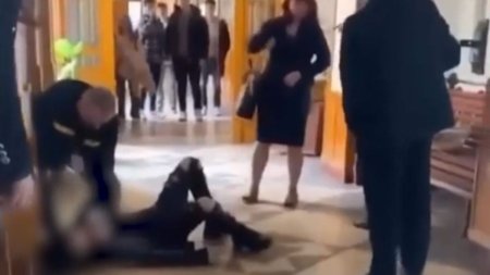 Elevul din Targu Mures care si-a batut diriginta pana a bagat-o in spital a fost <span style='background:#EDF514'>EXMATRICULAT</span>