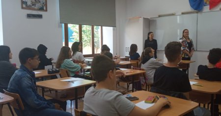 5 minute de gramatica. Cum incearca oficialii din Educatie sa rezolve problema dezastrului de la <span style='background:#EDF514'>EVALUAREA</span> Nationala