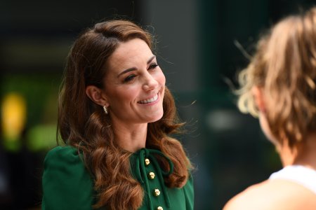 Noile <span style='background:#EDF514'>IMAGINI VIDEO</span> cu Kate Middleton starnesc alte controverse. Printesa de Wales, din nou tinta comentariilor