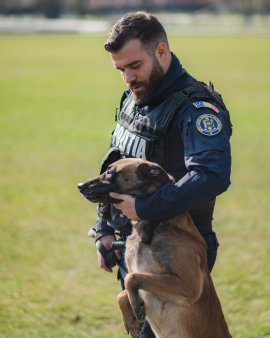 Urgenta la Politia Romana: Se angajeaza 60 de agenti conducatori de caini. Lista posturilor disponibile