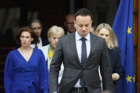 Leo Varadkar, premierul <span style='background:#EDF514'>HOMO</span>sexual al Irlandei, a demisionat intempestiv, in urma esecului jenant de la referendumul privind familia si rolul femeii