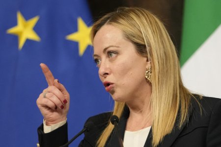 Premierul italian Giorgia Meloni solicita despagubiri din cauza unor <span style='background:#EDF514'>VIDEOCLIP</span>uri porno falsificate in care apare ea