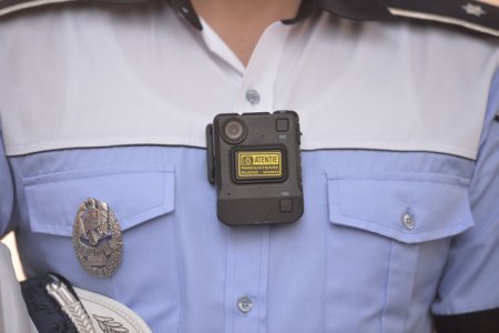 Un politist este cercetat pentru act sexual cu un minor si  pornografie infantila