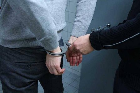 Un politist din Covasna a fost arestat preventiv pentru act sexual cu un minor si <span style='background:#EDF514'>PORNOGRAFIE</span> infantila