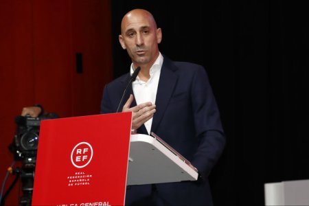 Politia a efectuat perchezitii la Federatia Spaniola de Fotbal si acasa la Luis Rubiales. Ancheta de coruptie are legatura cu relocarea <span style='background:#EDF514'>SUPERCUPEI</span> Spaniei in Arabia Saudita