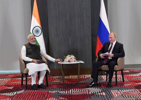Narendra Modi a vorbit si cu Putin, si cu Zelenski, inaintea vizitei sefului <span style='background:#EDF514'>DIPLOMAT</span>iei ucrainene in India, tara care nu a condamnat invazia rusa