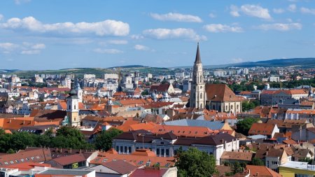 Locatarii unui bloc din Cluj-Napoca, obligati sa plateasca <span style='background:#EDF514'>TAXA DE</span> inmormantare pentru o vecina necunoscuta