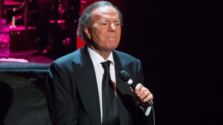 Julio Iglesias si Netflix incheie un contract istoric pentru a-si transpune viata pe ecran. Productia va fi lansata la nivel mondial