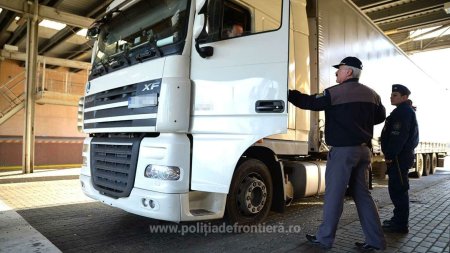 Descoperire de 2 milioane de lei in Dolj intr-un TIR care transporta sapun catre Ucraina. Soferul a fost retinut | FOTO