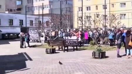Pericol de explozie in Bistrita! Sute de elevi si profesori, evacuati din Liceul Andrei Muresanu. Autoritatile intervin la fata locului