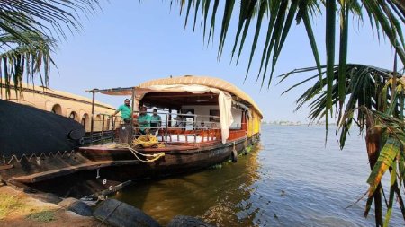 Venetia Estului, din inima Indiei, ofera croaziere in case plutitoare