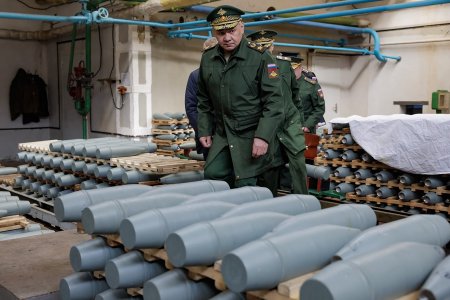 Rusia sustine ca si-a crescut productia de obuze de artilerie cu aproape 150%, fabricand „acum intr-o luna cat intr-un an”