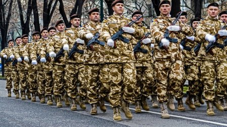 Cat castiga <span style='background:#EDF514'>MILITARII ROMANI</span>. Guvernul incearca sa atraga cat mai multi soldati si da bani mai multi