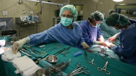 Premiera mondiala in medicina: Un organ de porc modificat genetic a fost transplantat la un pacient in viata