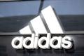 Sfarsitul unei ere: Dupa 77 de ani, Nationala de fotbal a Germaniei renunta la parteneriatul cu Adidas, al carui logo este purtat de jucatorii germani din 1950. Producatorul german aflat in dificultate va fi inlocuit de americanii de la <span style='background:#EDF514'>NIKE</span>
