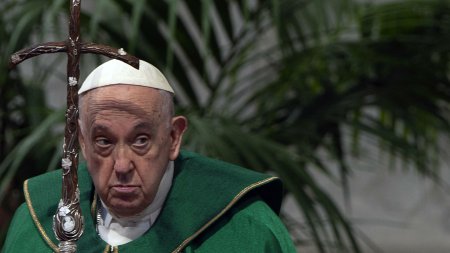 <span style='background:#EDF514'>ABUZURI</span> sexuale in Biserica Catolica. Papa Francisc i-a retras titlul de episcop belgianului Roger Vangheluwe