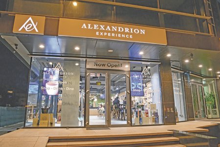 Alexandrion face un concept de magazine si hoteluri pentru romanii cu venituri de 1.000-1.500 euro, care vor sa consume single malt, brandy sau rom in oras, la preturi accesibile, si sa aiba parte de entertainment
