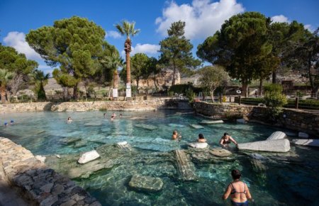 Destinatii de vacanta:  Pamukkale, Turcia, una dintre cele mai atractive destina all <span style='background:#EDF514'>SEASON</span> ale tarii