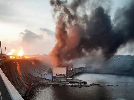Cea mai mare hidrocentrala din Ucraina, lovita de rachetele rusesti. Peste un milion de ucraineni au ramas fara <span style='background:#EDF514'>CURENT ELECTRIC</span>