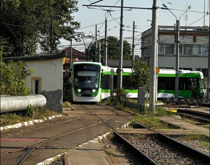 Tramvaiul 25 din Bucuresti, tras pe dreapta in weekend. Linia 12, reinfiintata temporar