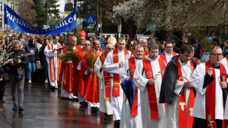 24 martie: Arhi<span style='background:#EDF514'>EPISCOPIA</span> Romano-Catolica de Bucuresti organizeaza procesiunea de Florii pe strazile Capitalei